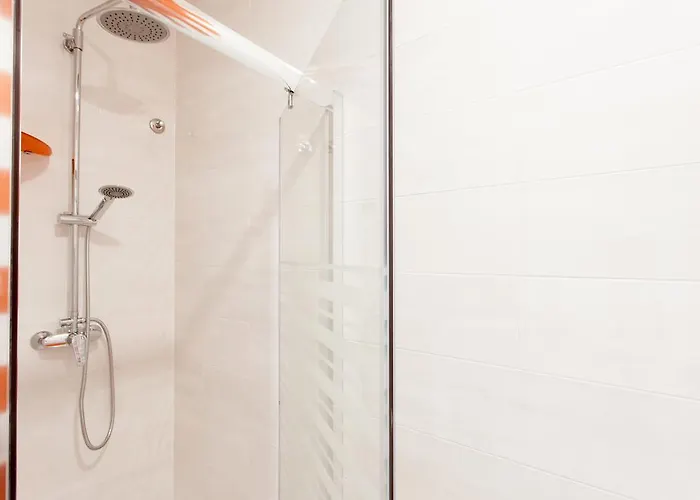 Apartment White Tiles In Center Lissabon