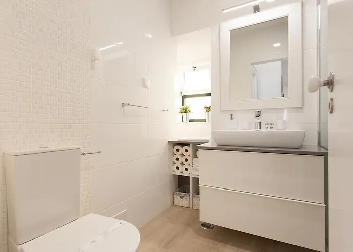 White Tiles In Center * Lissabon