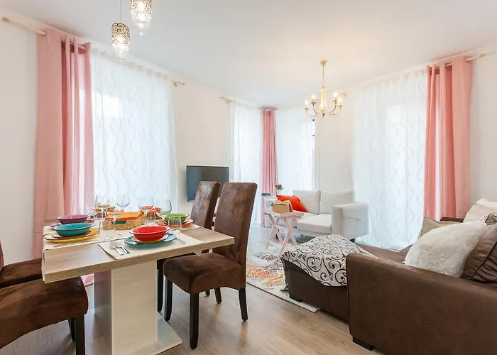 White Tiles In Center * Lissabon