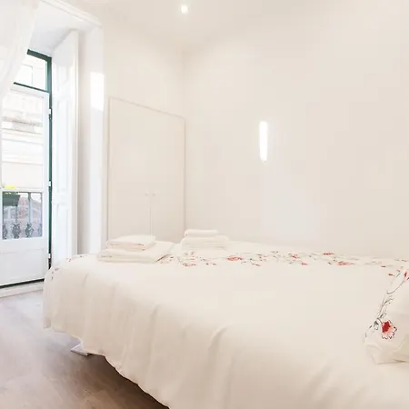 White Tiles In Center Appartement
